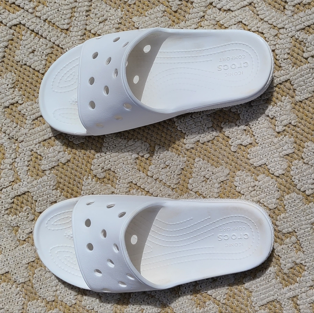Crocs Classic Slide Sandals womens size 7 White slides summer pool beach